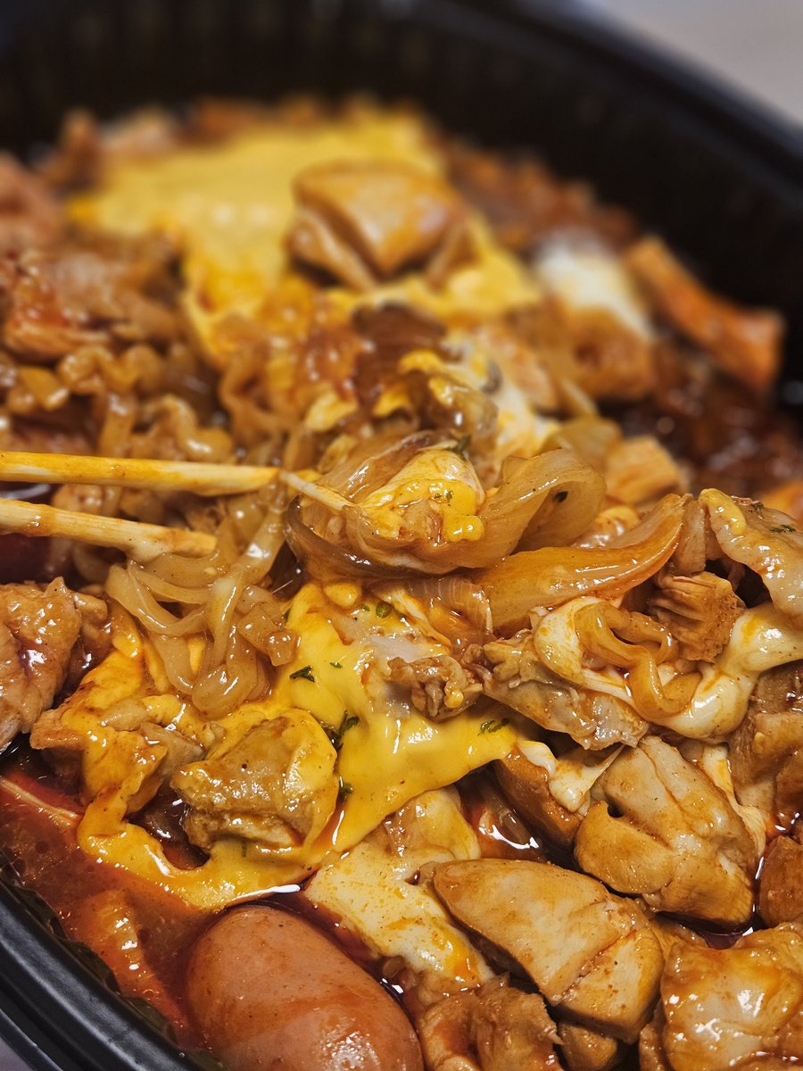 omeok5's tweet photo. 두찜 불닭로제찜닭
납작당면 돌돌 말아 .. https://t.co/URsYAcknxF