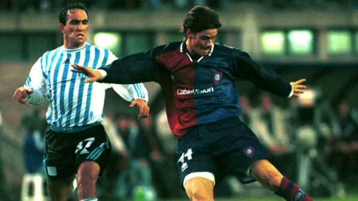 _Sanlorencista's tweet photo. Para mi, algo asi tendria que ser la tercer camiseta de Atomik para San Lorenzo, basada en la luanvi de 1999 que usaba Mirko 💙❤️. https://t.co/oGeYYHZ6B4