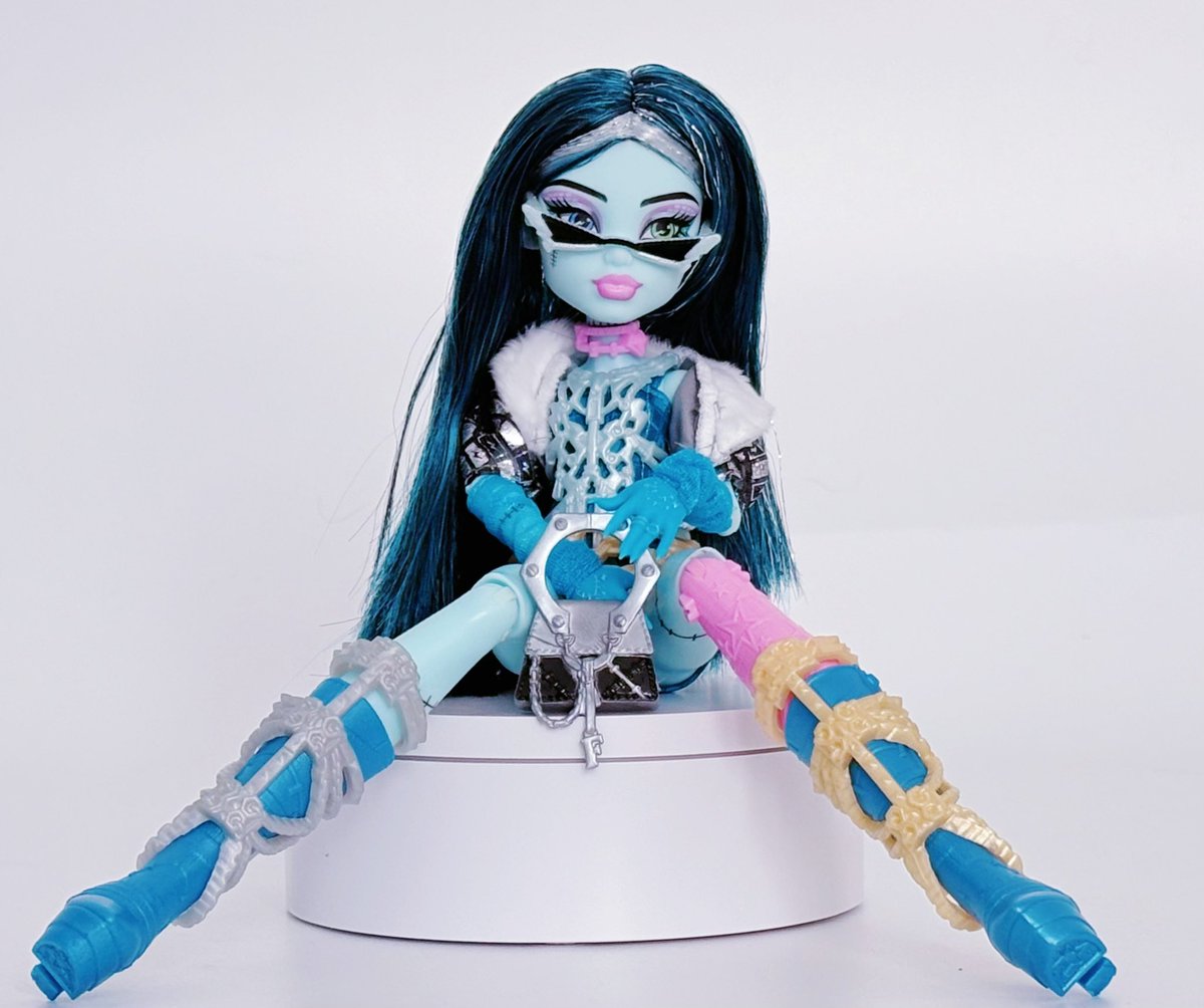 therealmoftoys's tweet photo. Frankiestein #monsterhigh #monst #frankiestein #doll #dolls #toy #toys https://t.co/56IlugwQnx