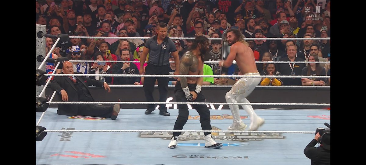WrestleFeatures's tweet photo. PUNK. REIGNS. ROLLINS.

TAKE A BOW.

INCREDIBLE.

#WrestleMania https://t.co/s5Bgt7Nn9e