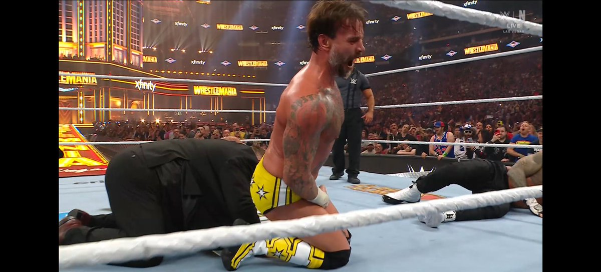 WrestleFeatures's tweet photo. PUNK. REIGNS. ROLLINS.

TAKE A BOW.

INCREDIBLE.

#WrestleMania https://t.co/s5Bgt7Nn9e