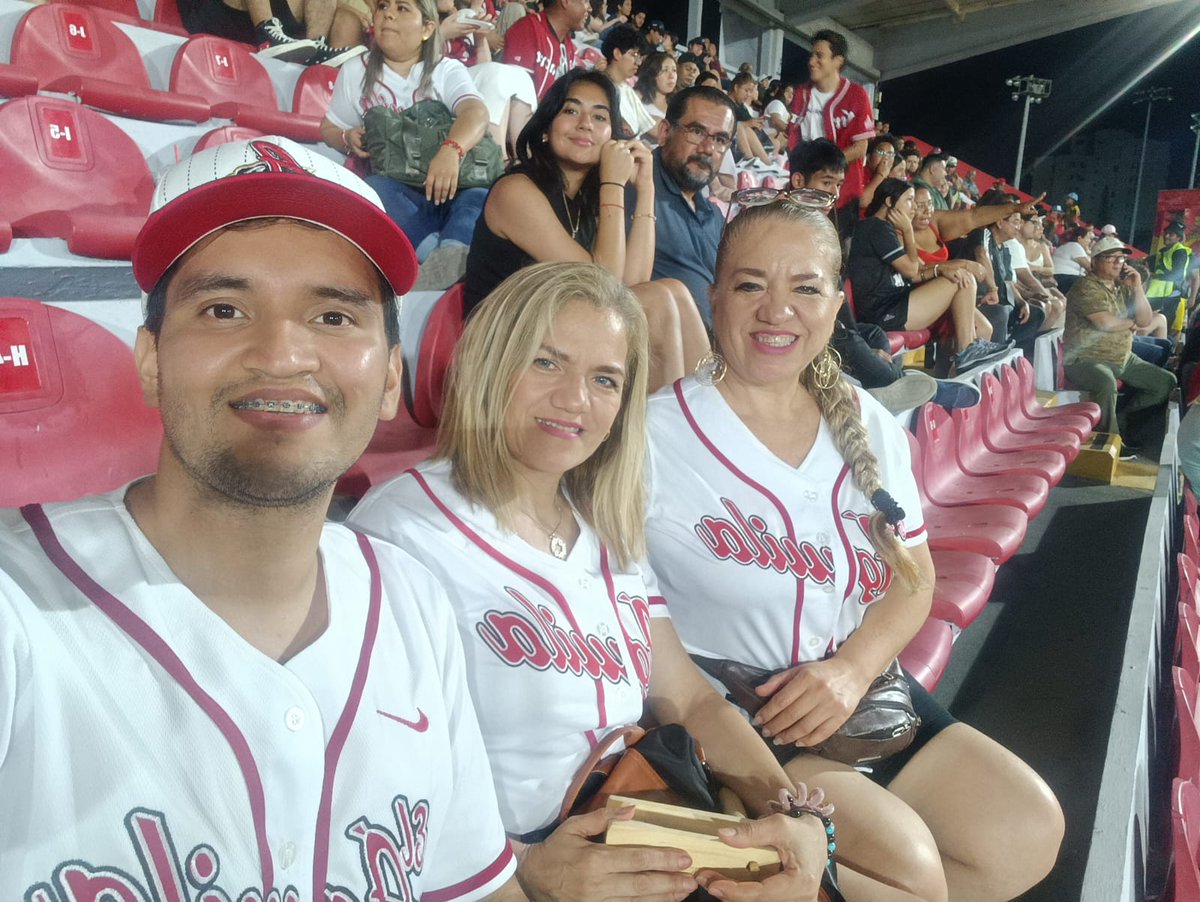 MagoFM's tweet photo. El aguila de Veracruz levantando el vuelo #losrojosdelaguila
#baseball https://t.co/0PY6AS3TmI