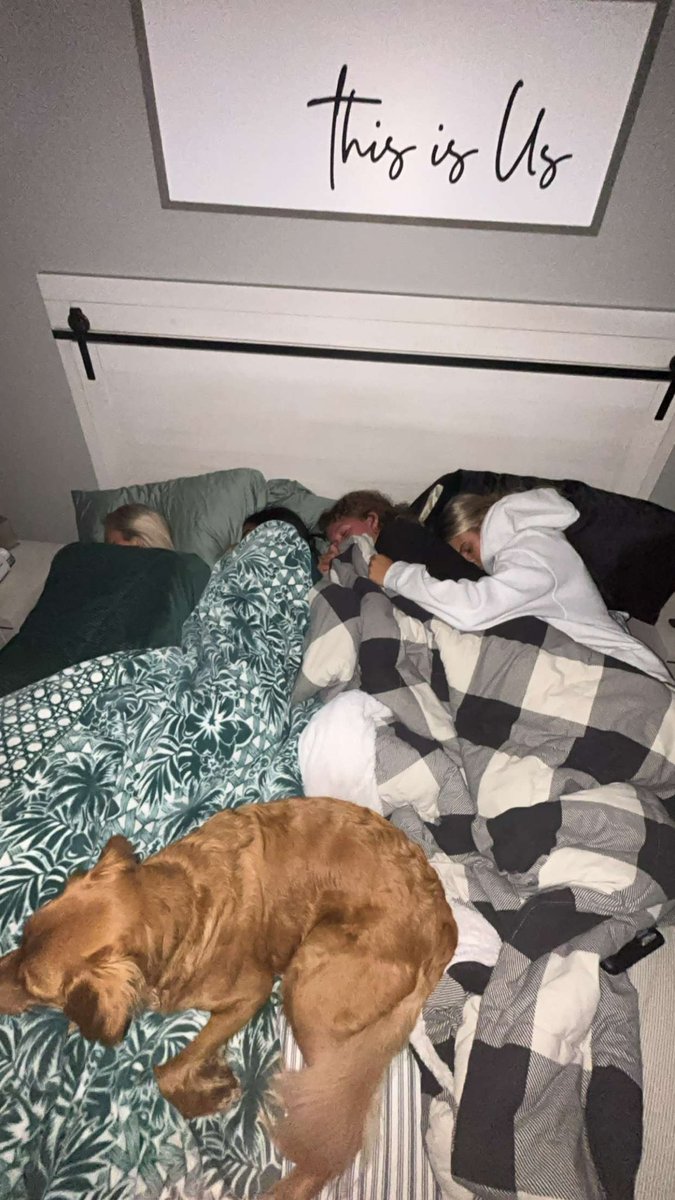 ToWetToHandle's tweet photo. How we sleeping tn knowing the score still 3v4 😴😴😴 #gg #nicetry https://t.co/RB2vHWXB3Q