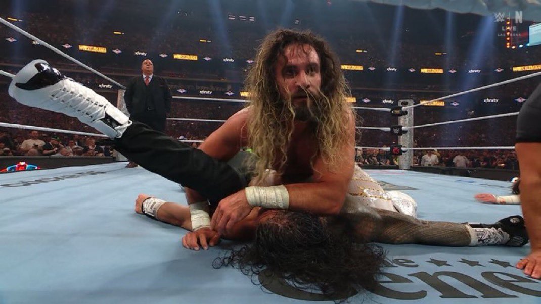 BestWweContent's tweet photo. ROLLINS WINS

Seth Rollins defeats Roman Reigns and CM Punk in the main event of #WrestleMania  41 Night 1. https://t.co/Dbb6hOINfB