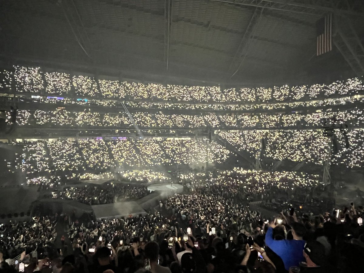 CAWBBBB's tweet image. That one fan base is going to say UMG paid people to attend. It's going to be a long summer for yall...