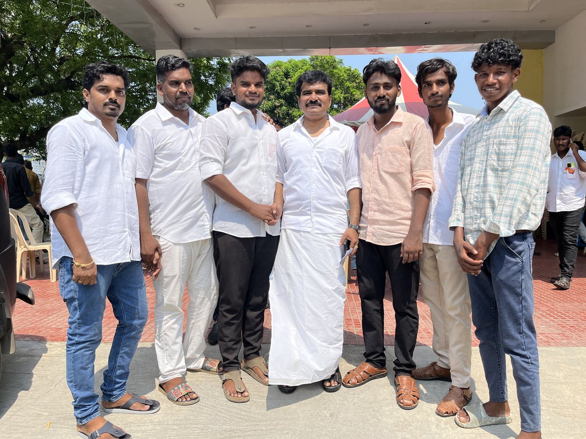 RonaldMsr's tweet photo. தவெக தகவல் தொழில்நுட்ப் பிரிவு மற்றும் சமூக ஊடகப்பிரிவு ஆலோசனை கூட்டத்தில்

அண்ணன் @CTR_Nirmalkumar
அவர்களுடன் https://t.co/288xoPw07R