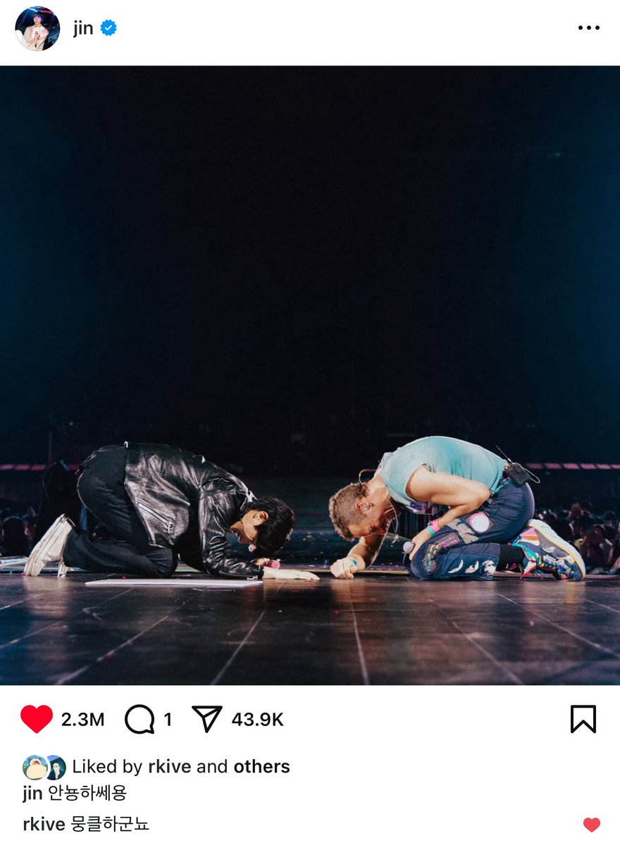 Namjoon liked and left a comment under Jin’s Instagram post with Chris Martin

🐨: “This is touching.”