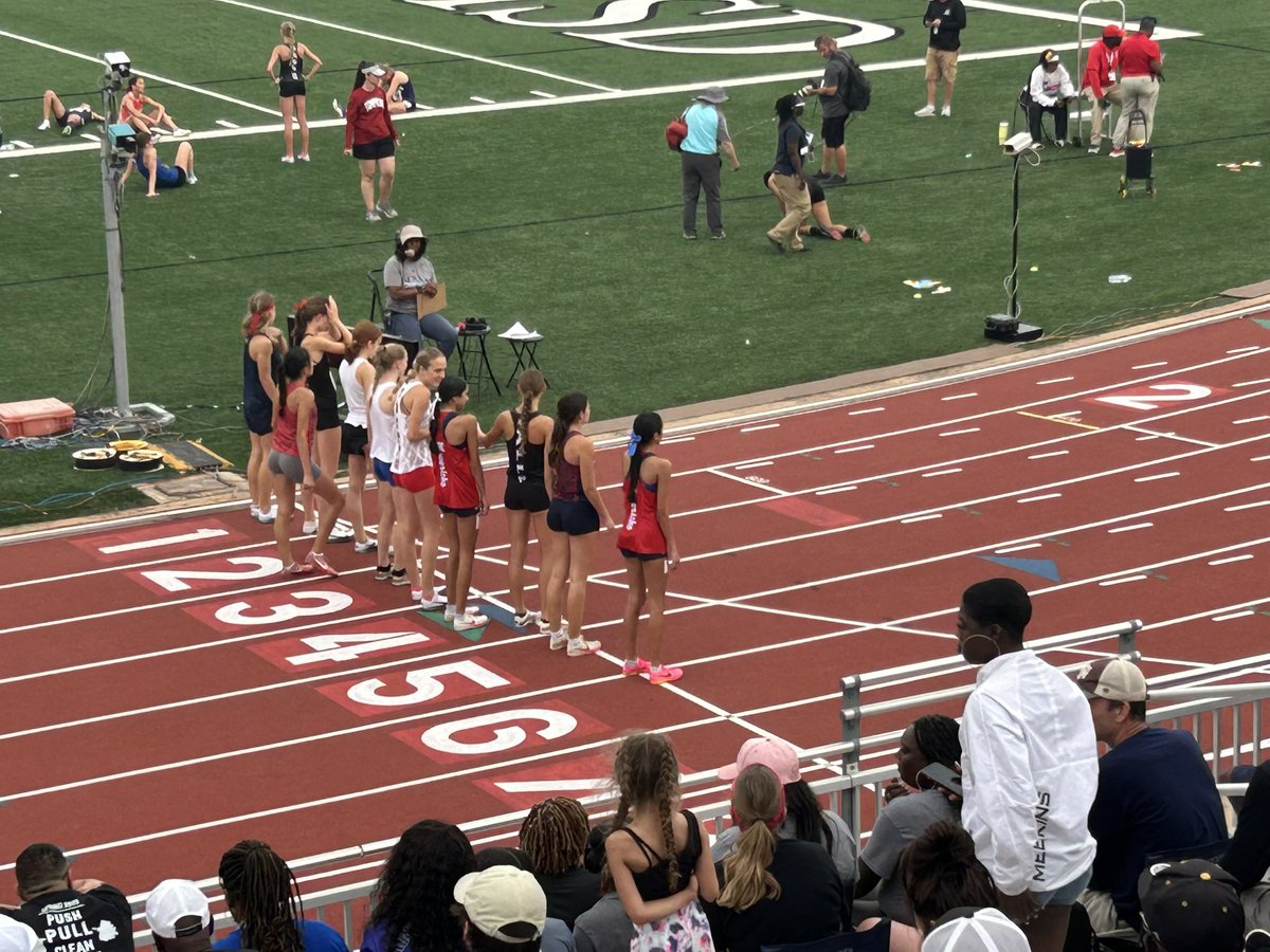 tarynHogarth's tweet photo. Finished my track season at regionals running the 1600 and running my pr of 5:12.25!! This season had its ups and downs with constant injuries but I am proud to had be able to drop my time from 5:18 to 5:12. https://t.co/OeyhadTt7K