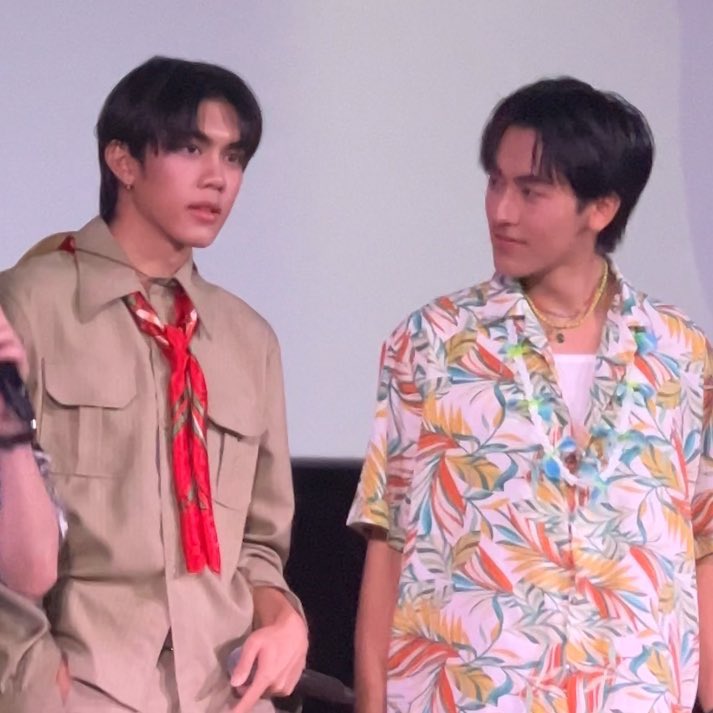 _bjbjy0622's tweet photo. มันมองหน้ากันแม่งชอบกันปะวะ https://t.co/NbUMbO0boM