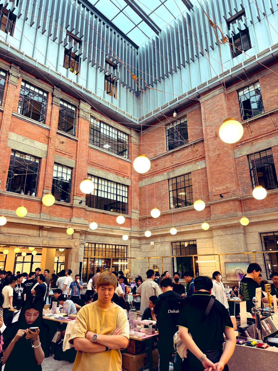 arbiterstudio's tweet photo. The turnout was great and they picked a really nice place for the meet! #zfrontier Shanghai 2025 https://t.co/U2bFaLm91A