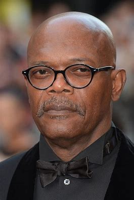 FigohFortnite's tweet photo. 🚨 #FORTNITE x #STARWARS: Nova Skin do Mace Windu! 🚨

O personagem icônico de Star Wars. A skin do Mace Windu foi inspirada no mestre Jedi, mas não podemos deixar de notar a semelhança com o ator Samuel L. Jackson, que deu vida ao personagem nos filmes. https://t.co/soEUOrk7n4