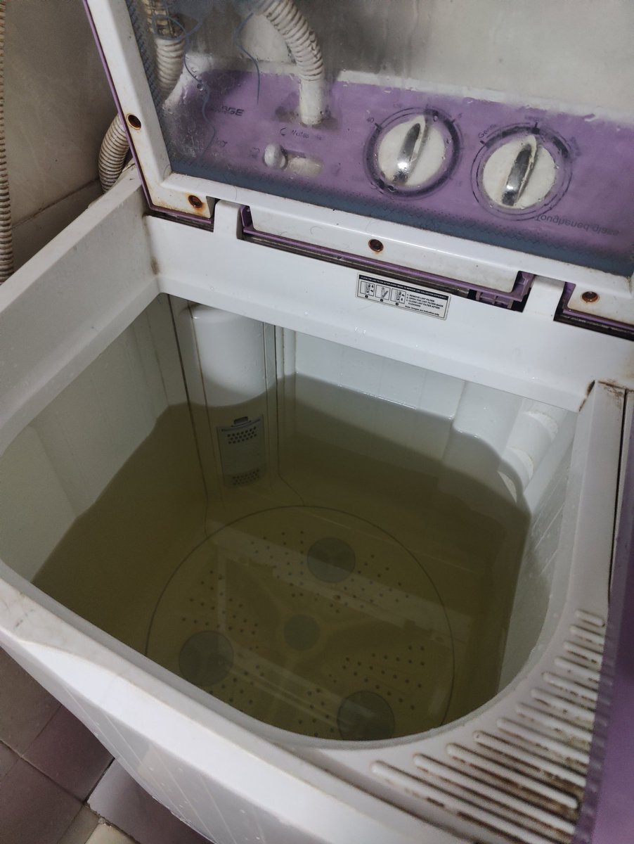 pm_am04's tweet photo. @My_MBMC @GemsOfMBMC 
The quality of water in Bhayander since last 2 days.  It's plain sewage water. Pathetic!! https://t.co/XUqmBdCWK8