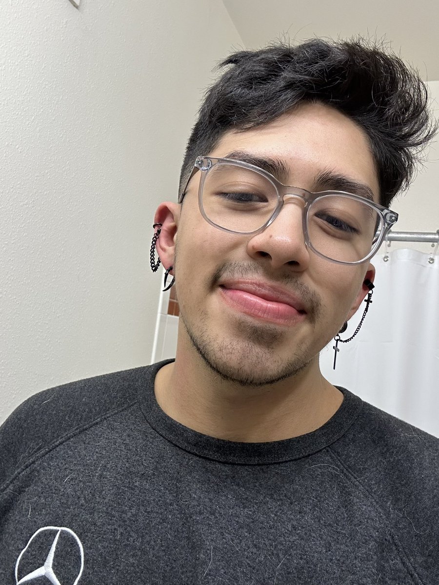 Got a bunch of earrings for shits and giggles, what yall think😂