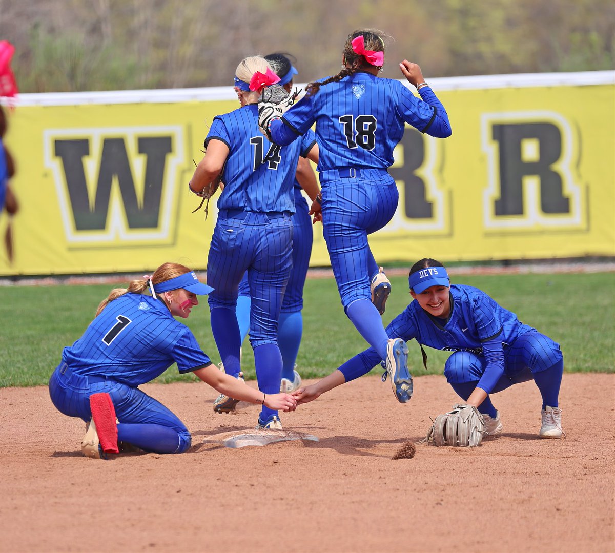 SportsPicsOhio's tweet photo. @ladydvlsnation @LilyStoughton @maggieconkel @Jenna_Spurling @brenna @Hailey @kendallbrown07 @KenyaCrowley6 I absolutely love this! https://t.co/ZWn1O5veyy