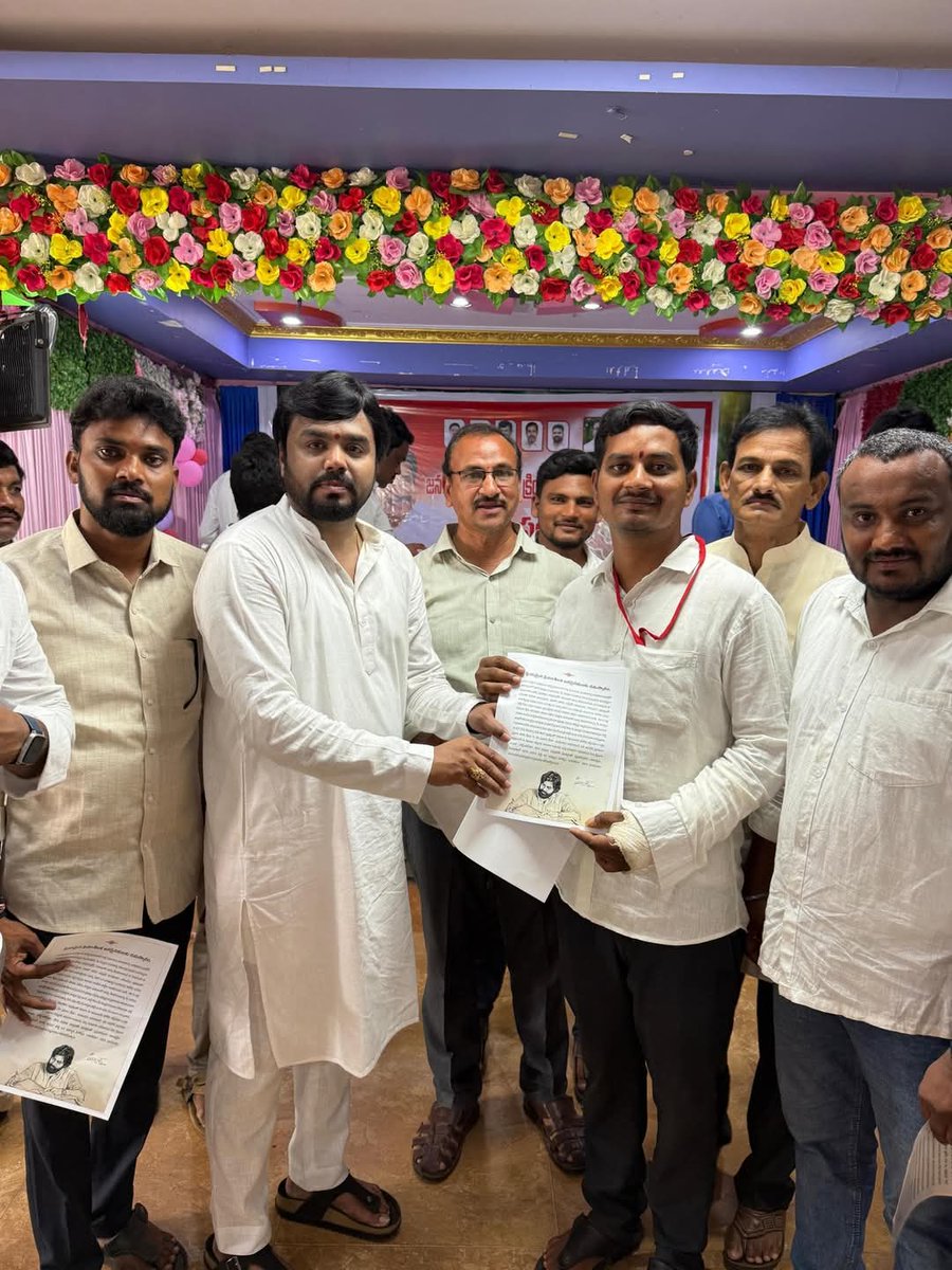 PrasannaNalle's tweet image. నేటి నుండి మొదలైన జనసేన క్రియాశీలక సభ్యత్వ కిట్లు పంపిణీ 

@PawanKalyan @JanaSenaParty

#JSPActiveMembership