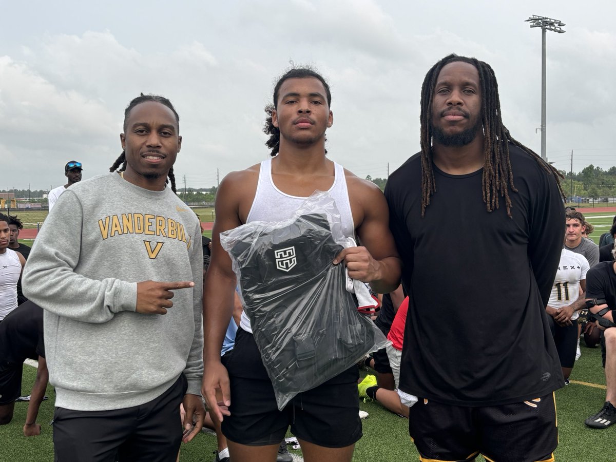 #HCville (@donniebaggs_) on Twitter photo ‼️LINEBACKER MVP‼️at the 1st Annual #TheBoxShowcase 2026 LB <a href="/JosephCredit_/">Joseph Credit 𝕔/𝕠 𝟚𝟘𝟚𝟞</a> of <a href="/PearlandOilers/">Pearland Football</a>
<a href="/T360Elite/">Coach T</a> <a href="/Jalil_Johnson21/">Jalil Johnson</a> <a href="/coachp_3cpa/">Trey Payne</a> <a href="/jackson_dip/">Jackson DiPasquale</a> <a href="/PrepRedzoneTX/">Prep Redzone Texas</a> <a href="/Marchen44/">On Da Marc Sports🏈</a> <a href="/JScruggs247/">Jordan Scruggs</a> <a href="/HoustonHero713/">Mike West🤘🏾</a> ‼️LINEBACKER MVP‼️at the 1st Annual #TheBoxShowcase 2026 LB <a href="/JosephCredit_/">Joseph Credit 𝕔/𝕠 𝟚𝟘𝟚𝟞</a> of <a href="/PearlandOilers/">Pearland Football</a>
<a href="/T360Elite/">Coach T</a> <a href="/Jalil_Johnson21/">Jalil Johnson</a> <a href="/coachp_3cpa/">Trey Payne</a> <a href="/jackson_dip/">Jackson DiPasquale</a> <a href="/PrepRedzoneTX/">Prep Redzone Texas</a> <a href="/Marchen44/">On Da Marc Sports🏈</a> <a href="/JScruggs247/">Jordan Scruggs</a> <a href="/HoustonHero713/">Mike West🤘🏾</a>