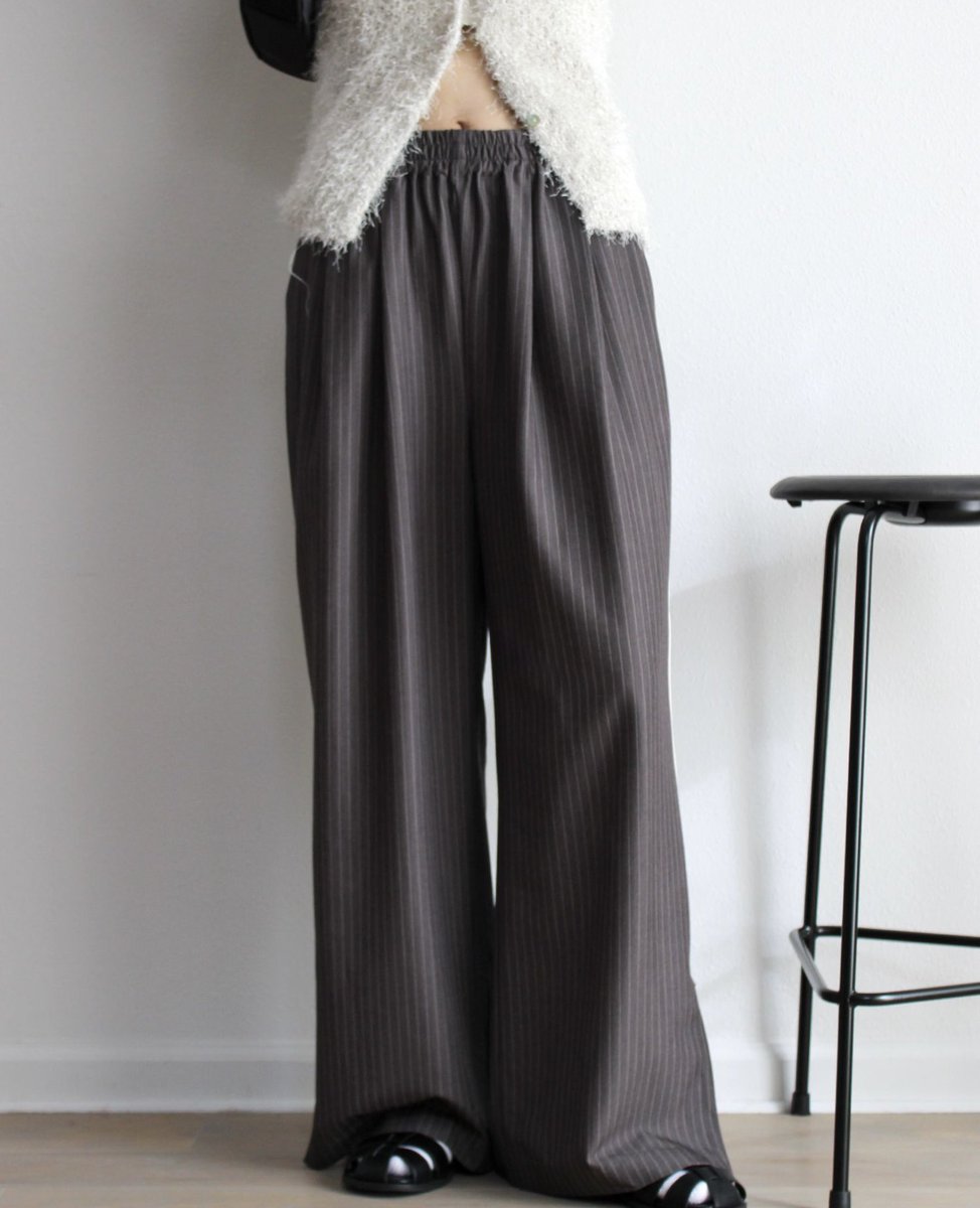 ungrid_sendai's tweet photo. 【NEW  ARRIVAL】

#ラインデザインラフタックパンツ
¥13,200  GRY/NVY size  S,M

サイドラインを入れることでトレンドのスポーティー要素を取り入れたデザイン💙
裾にはファスナーが付いており、開閉でシルエットを変えて着回しを楽しめます☺️✌️

#Ungrid #仙台パルコ https://t.co/qVeGkjizE7