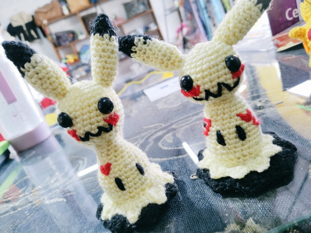 KzMinoru's tweet photo. Toca presentarles a mis #mimikyu bonitos. Y a mis #pikachus con problemas
#Pokemon #Amigurumi https://t.co/fsN16UuHtE