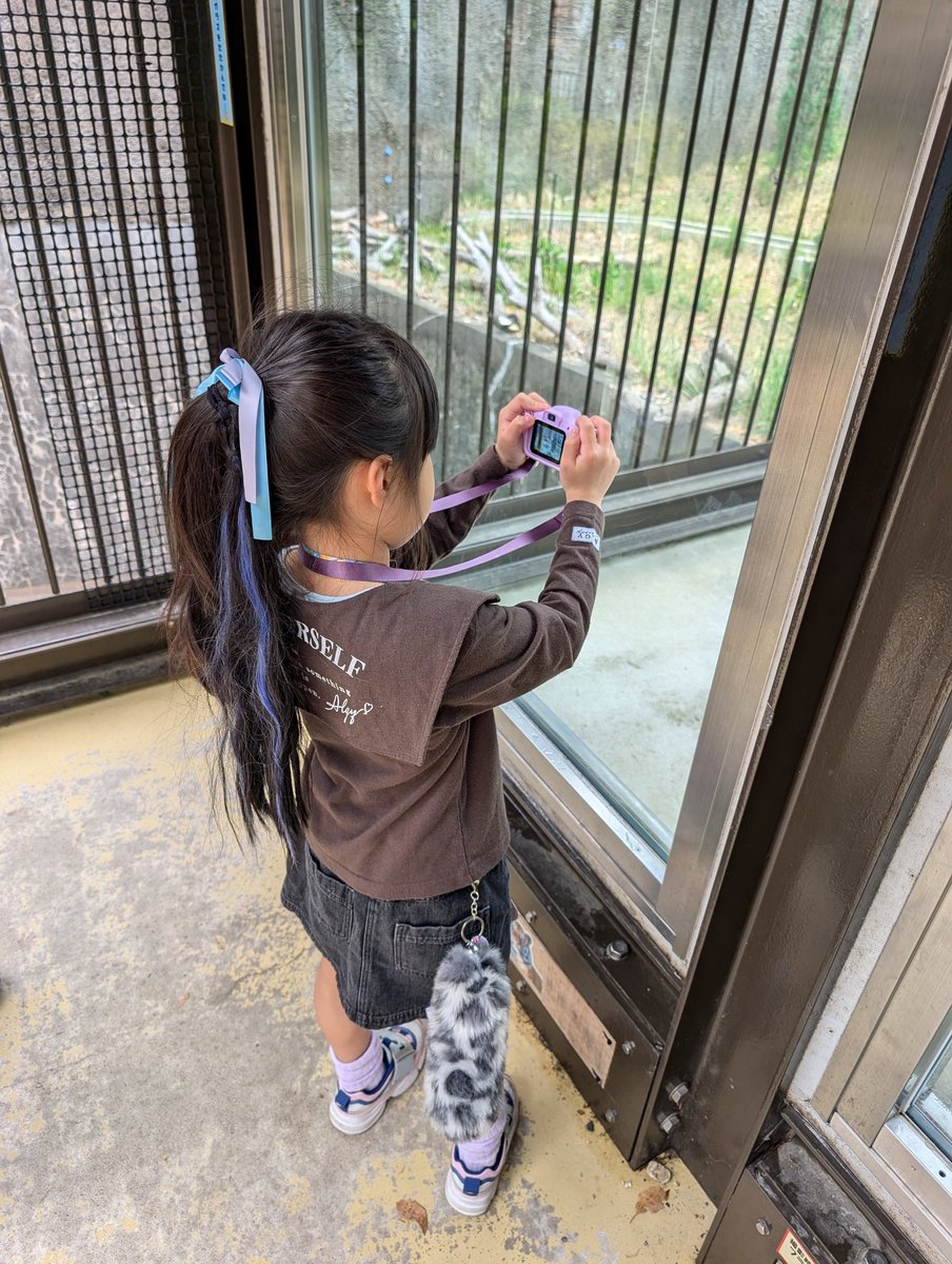 娘に「なんで、家は靴脱ぐのにイオンは靴脱がないで入っていいの？」と問われ
ムズ過ぎた