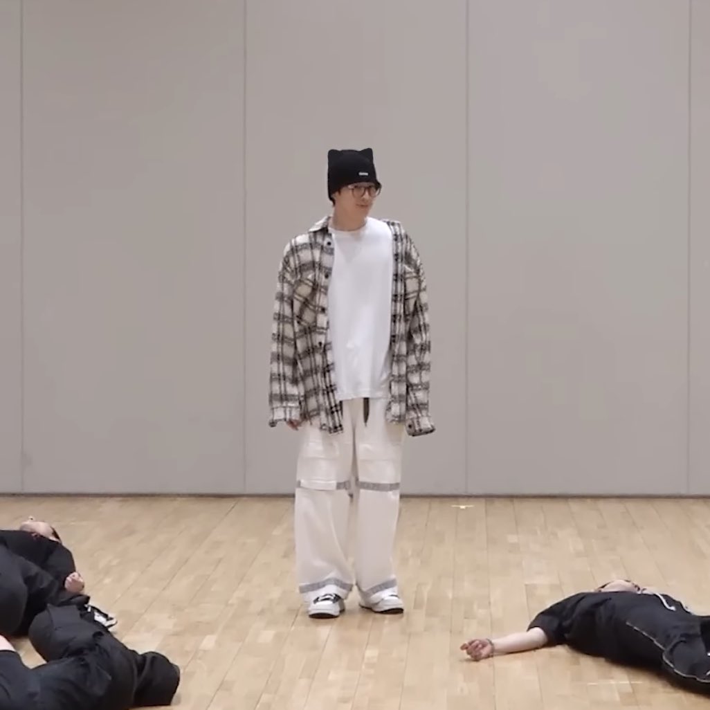 decdaisyy's tweet image. `⎚⩊⎚´ -✧