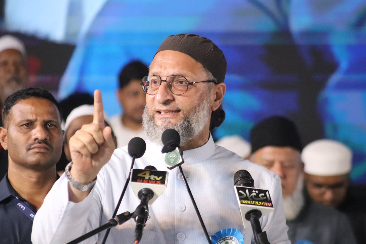 JaberSayeed's tweet photo. Waqf Amendment Bill ke khilaf Darussalam, Hyderabad mein umdaa jansailaab.
All India Muslim Personal Law Board ki janib se mun'aqid Protest Public Meeting ki kuch khaas tasveerein. 

 #savewaqfsaveconstitution #chalodarussalam #Darussalam #WaqfBill #aimplb #Hyderabad https://t.co/UIjsBtW3tf