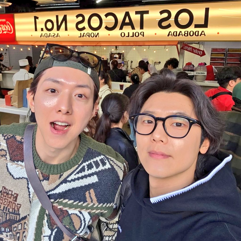 ifaaaaa313's tweet photo. Aaaa sayanggggg Minhyuk ๐
Thank youuuu for sharing beautiful funny candid photos of Jungshin ๐
Kawan mcm ni laa yg kite perlukan, hahaha ๐คฃ๐คฃ๐คฃ
#MinShin ๐ซถ https://t.co/dGivPBrQy3