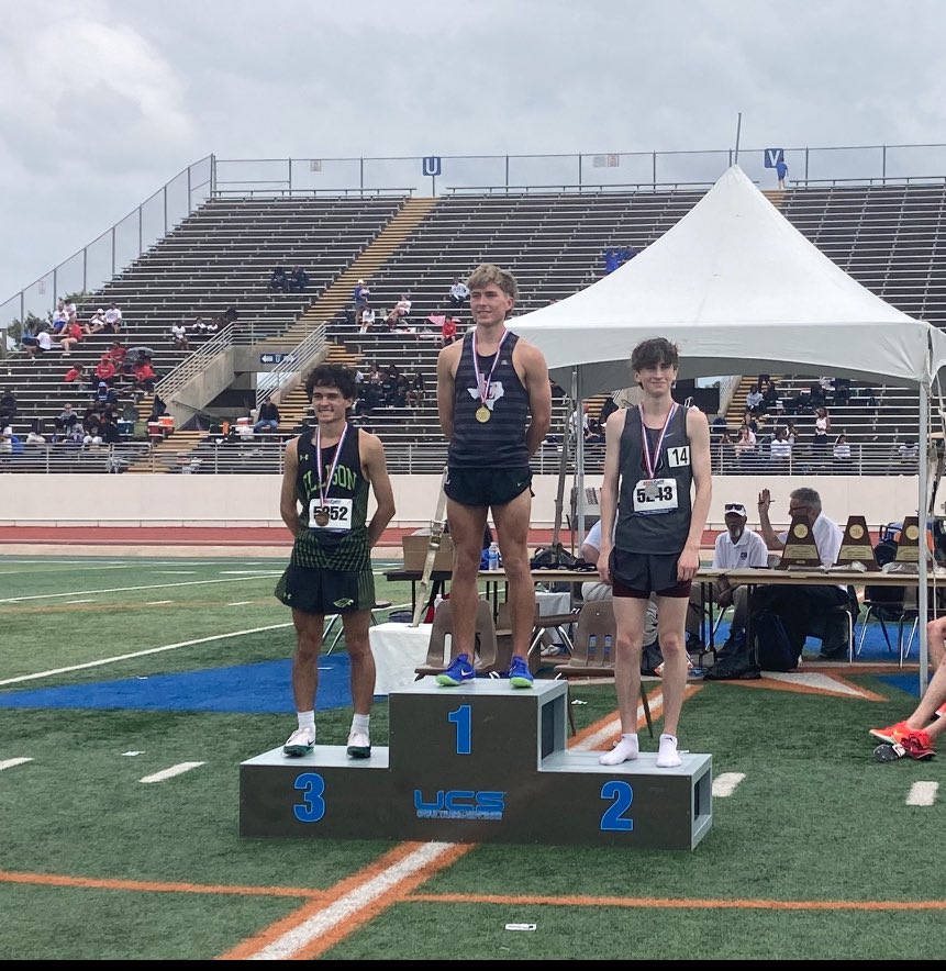 🚨State Qualifier Alert 🚨 Josh McCartney brings home the Silver 🥈 medal in the 1600 meter run and qualifies for the State Meet in Austin with a time of 4:21.12
