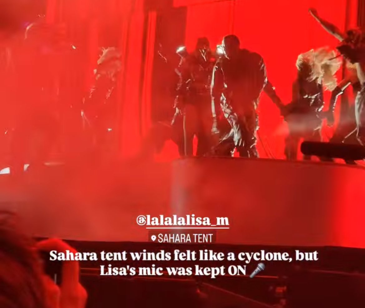 LaliceUpdates's tweet photo. “Sahara tent winds felt like a cyclone, but Lisa's mic was kept ON 🎤”

c/o andysleung

ROCKSTAR LISA COACHELLA
#LISACHELLA
#Coachella2025 https://t.co/IoFUACtuyV