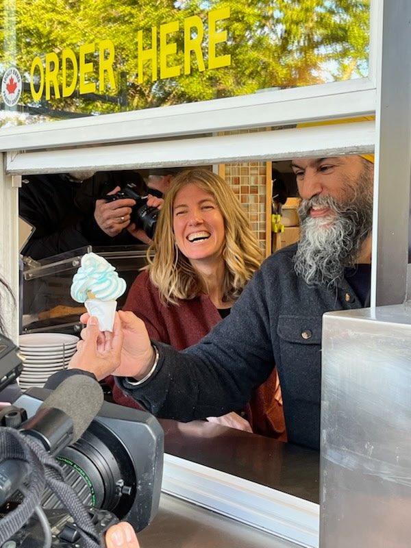 Always great to have Jagmeet in Victoria 🧡 

We knocked on doors, spoke w/ voters &amp; ended the evening at the Beacon Hill Drive In.

With a record high turnout to the Advanced Polls, our movement grows every single day! 

A vote for the <a href="/NDP/">NDP</a> is a vote for a brighter future.
