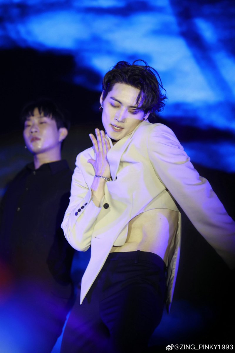 coconutverbena's tweet photo. his hips don't lie 🔥

cr: zing_pinky1993
#JAYB #TAPERELOADINHONGKONG https://t.co/wDnDtrvvSe