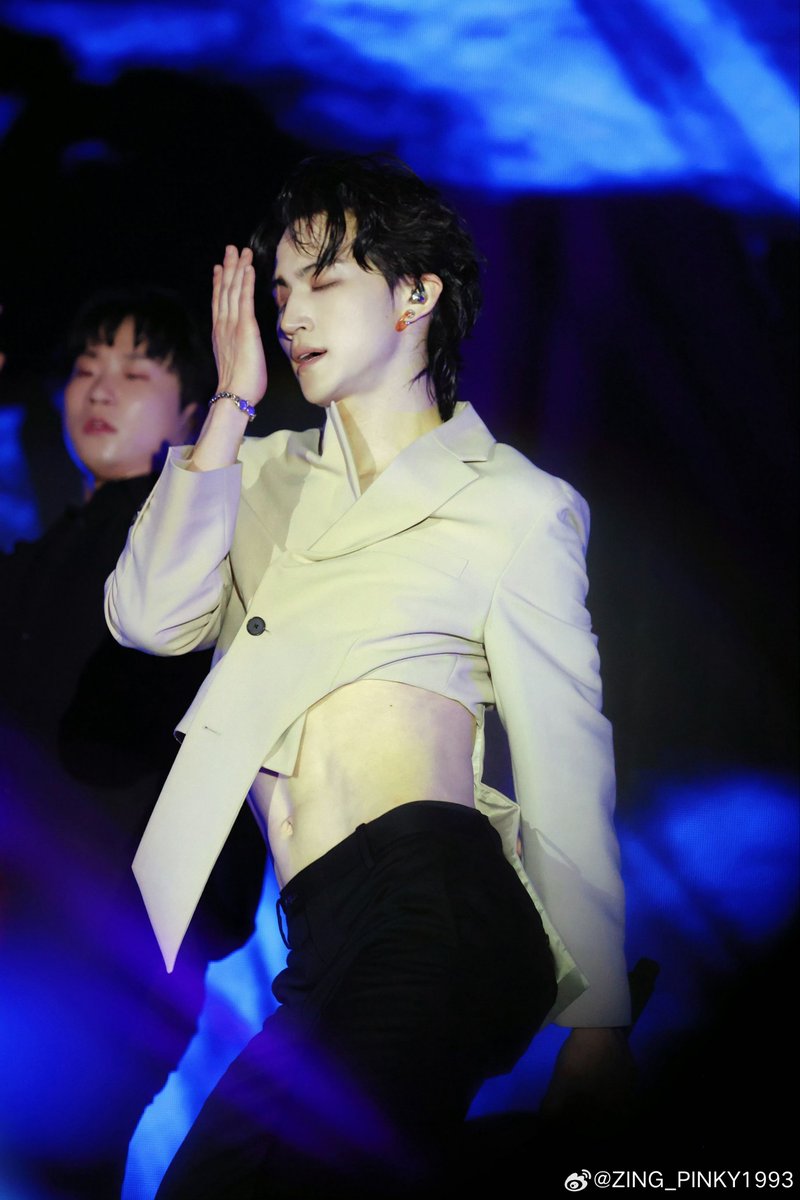 coconutverbena's tweet photo. his hips don't lie 🔥

cr: zing_pinky1993
#JAYB #TAPERELOADINHONGKONG https://t.co/wDnDtrvvSe
