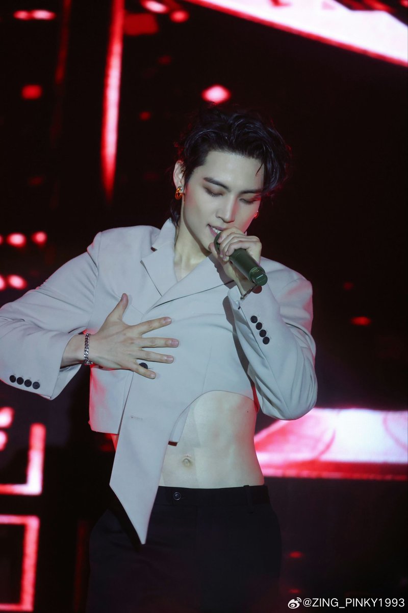 coconutverbena's tweet photo. his hips don't lie 🔥

cr: zing_pinky1993
#JAYB #TAPERELOADINHONGKONG https://t.co/wDnDtrvvSe