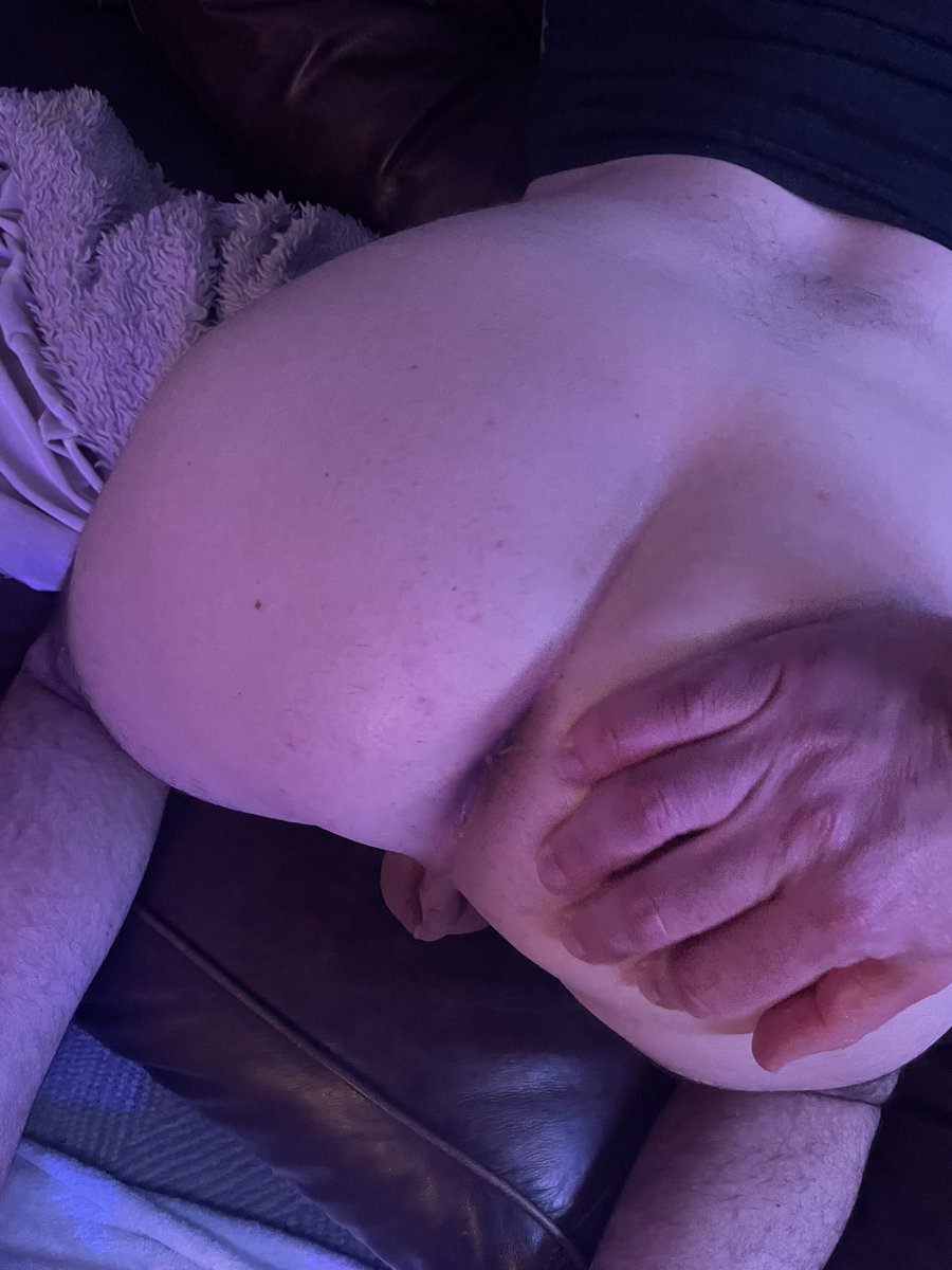 rb40136's tweet photo. Let’s talk about this dude i just loaded up … came by just to try and suck dick …. How fast he turned into a bottom and now going home with my kids running down his legs https://t.co/CpfOqJUlav