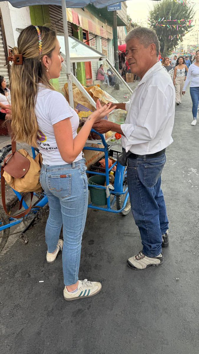 Hoy estuve en San Pablo Oztotepec, #MilpaAlta, en el marco de su tradicional carnaval. ✨📍
Una celebración llena de historia, música y orgullo comunitario.

Aproveché también para conversar con vecinas y vecinos sobre esta campaña, escuchar sus inquietudes y compartirles mi