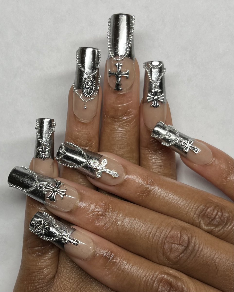 In my Taboo brass knuckle hair clips ft press ons by me ⚔️