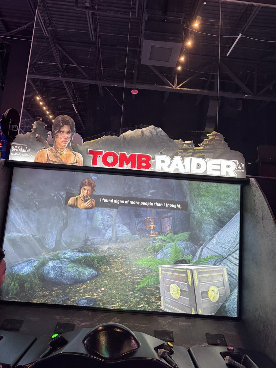 javii's tweet photo. They had a tomb raider game at pinstack. ❤️ https://t.co/YMl9sBMwZX