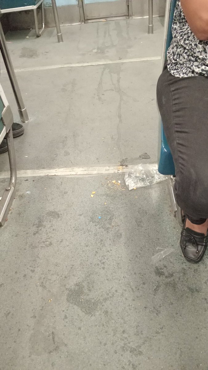 mn_es14's tweet photo. Holaaa @MetroCDMX línea B dirección Buenavista, quiero reportar este vagón que está muy sucio. Ojalá puedan darle atención, gracias! https://t.co/cIhMCDhOND