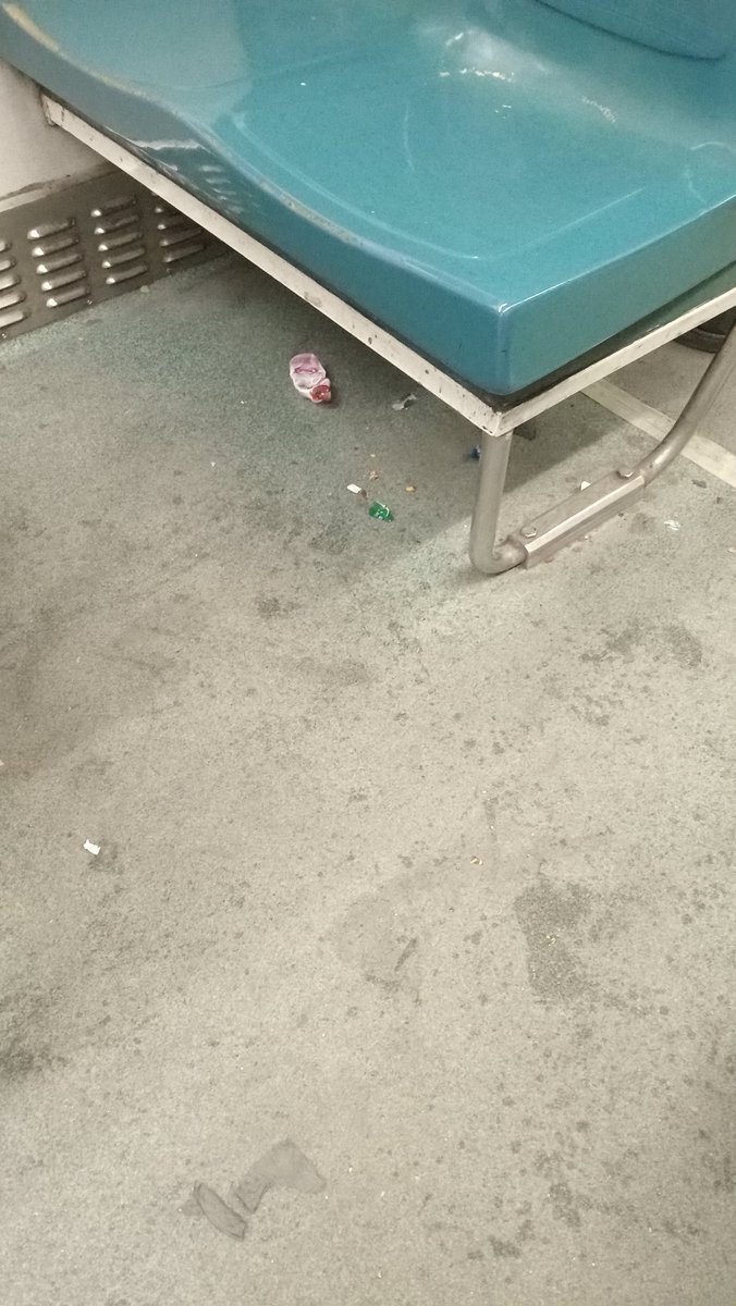 mn_es14's tweet photo. Holaaa @MetroCDMX línea B dirección Buenavista, quiero reportar este vagón que está muy sucio. Ojalá puedan darle atención, gracias! https://t.co/cIhMCDhOND