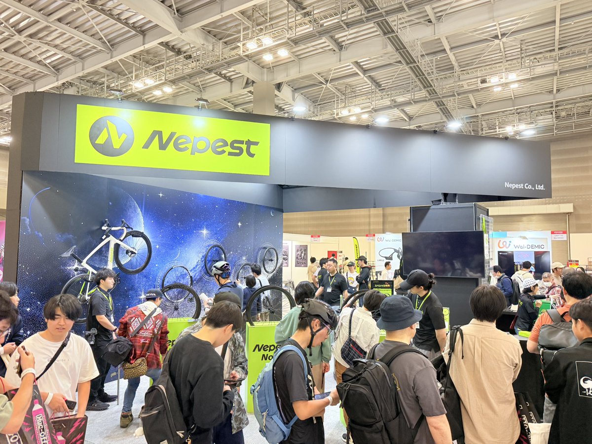 xuzurax's tweet photo. サイクルモードでNEPESTの新ホイール試乗してきた🚲
ぶっちゃけ自分のロードじゃないし、反応がどうとか乗り心地がどうとかは比較できない部分が多くて判断に困る💦
ただまぁ加速は速いなぁとか、段差を乗り越えた時の不快な突き上げ感は無いなぁと感じました。
#NEPEST
#NOVA45 
@nepestsports https://t.co/LJ1xsO1P6L