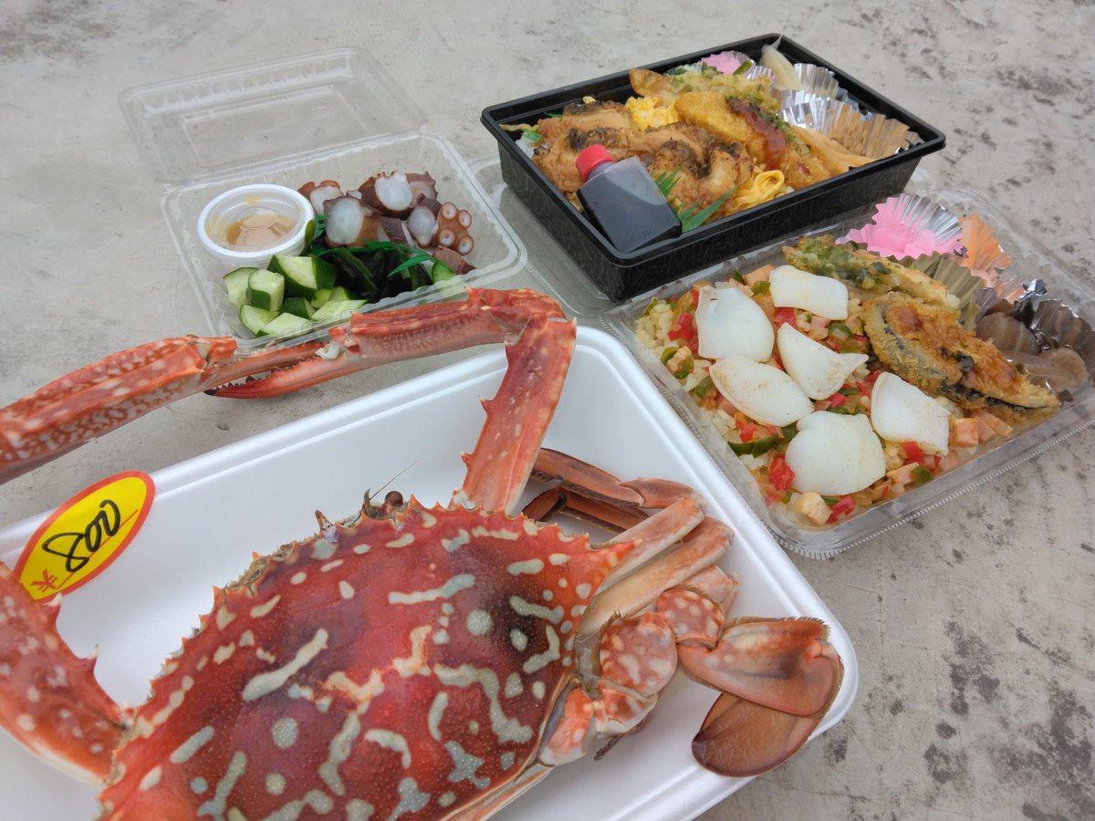 sistadium_com's tweet photo. 豊前本ガニ、海鮮パエリア、穴子天弁当、タコの酢味噌。
これ全部で2400円だ。
北九州のスタグル、ヤベえぞ。
#スタグル
#ギラヴァンツ北九州 https://t.co/56jeMjfu8I