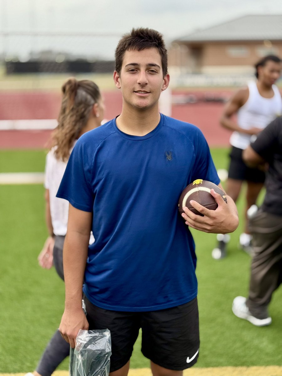 Mark Russell (@markrussellqb) on Twitter photo <a href="/Shaan_Patel1/">Shaan Patel</a>
C/O ‘26
Quick release, Strong Arm, Tight Spirals, & Accurate pocket passer.
Poised in the pocket, impeccable footwork 👣, steps in to his throws, & can also execute off-platform when called upon.
D1 prospect, I’d offer him.
Recruit HIM
#OfferShaanPatel
#txhsfb <a href="/Shaan_Patel1/">Shaan Patel</a>
C/O ‘26
Quick release, Strong Arm, Tight Spirals, & Accurate pocket passer.
Poised in the pocket, impeccable footwork 👣, steps in to his throws, & can also execute off-platform when called upon.
D1 prospect, I’d offer him.
Recruit HIM
#OfferShaanPatel
#txhsfb