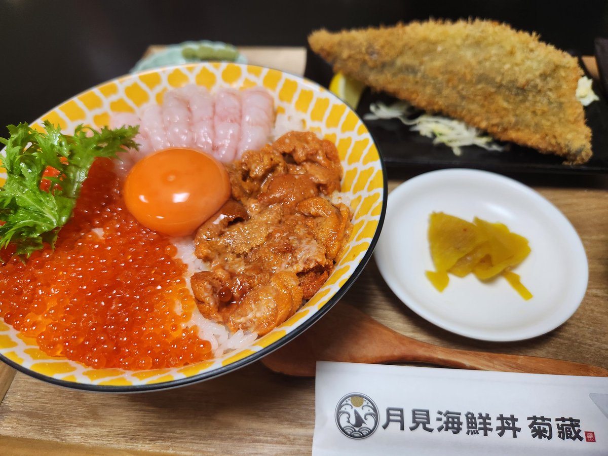 dragerbnr32's tweet photo. 海鮮丼&amp;アジフライ
まいう～🤗

#君津_ランチ
#君津_海鮮丼 https://t.co/VWrWLLJupm