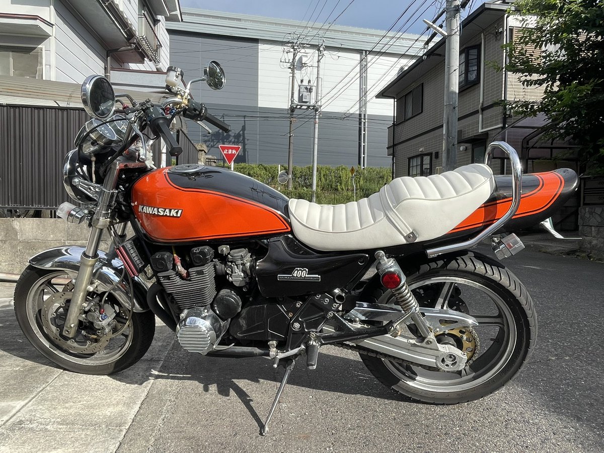 hev7_s's tweet photo. 愛知県からゼファー売ります！
ZⅡ仕様
タックロールシート
マーシャル出目金ヘッドライト　等
走行距離　24100キロ
車検　2025年5月31日

車検の際に軽整備、バッテリー交換をしました。
セル1発で走る曲がる止まる全く問題ありません。
一括のみで85万
現車確認大歓迎😊
#ゼファー400 #単車売ります https://t.co/6QETAsJqqW