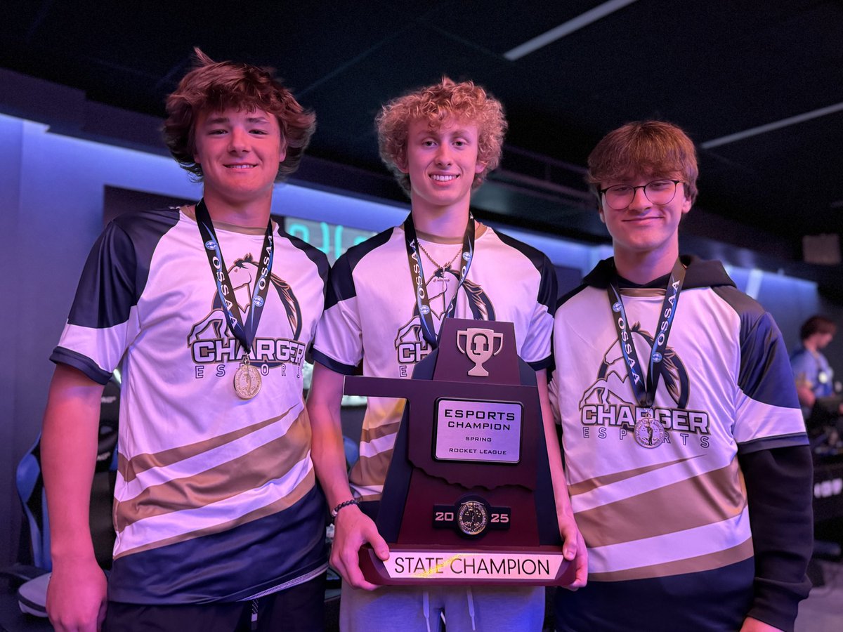 thehallesports's tweet photo. #ChargerPride for your OSSAA 2025 #RocketLeague State Champions! This trio reverse-swept Edmond Memorial with a Gm 7 OT goal, then swept Noble 4-0 in the Final! #hhokc #esports #onward #tookstate #okpreps https://t.co/GS1Let18Xb