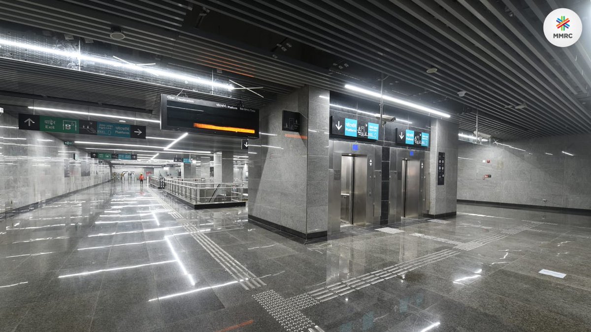 MumbaiMetro3's tweet photo. Here’s the first look at the #𝘼𝙘𝙝𝙖𝙧𝙮𝙖𝘼𝙩𝙧𝙚𝘾𝙝𝙤𝙬𝙠 metro station constructed amidst relentless traffic, giant utility lines, and the heartbeat of Mumbai’s commercial and residential zones. It’s where precision met planning to make space underground, without pausing the city above.🚇

#MumbaiUnderground #AquaLine #ConnectingTheUnconnected #LifeDeliveredFaster