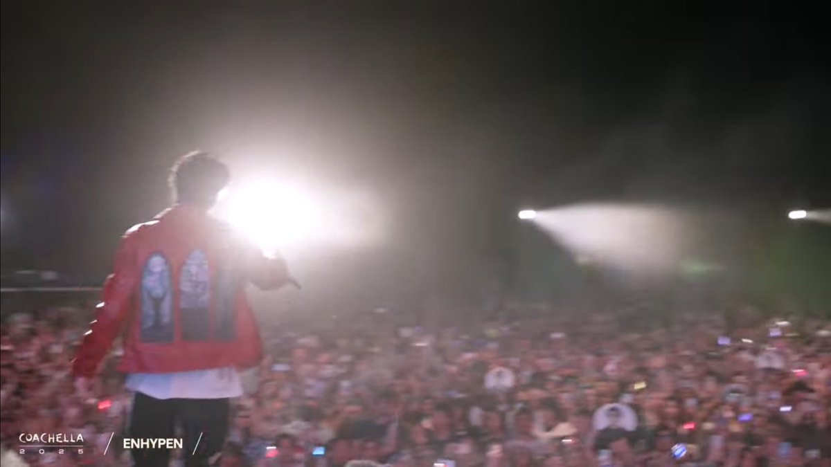 LOOK AT THE CROWD OMFG

#ENCHELLA #COACHELLA2025