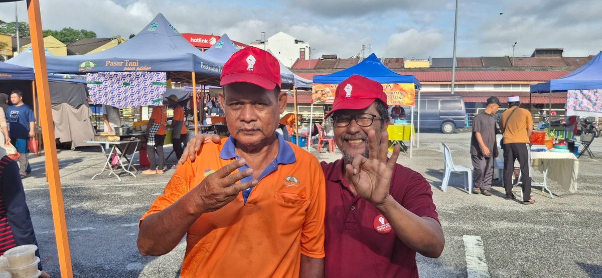 partisosialis's tweet photo. Kempen Parti Sosialis Malaysia untuk Dun N48 Ayer Kuning hari ini telah bermula dengan pengedaran risalah dan majlis perisytiharan harta di Pasar Tani Tapah!
Undilah Bawani untuk DUN N48 Ayer Kuning!
#AyerKuning
#prkayerkuning
#airkuning
#kuasaketiga
#kuasakita https://t.co/FGHTZDuS2v