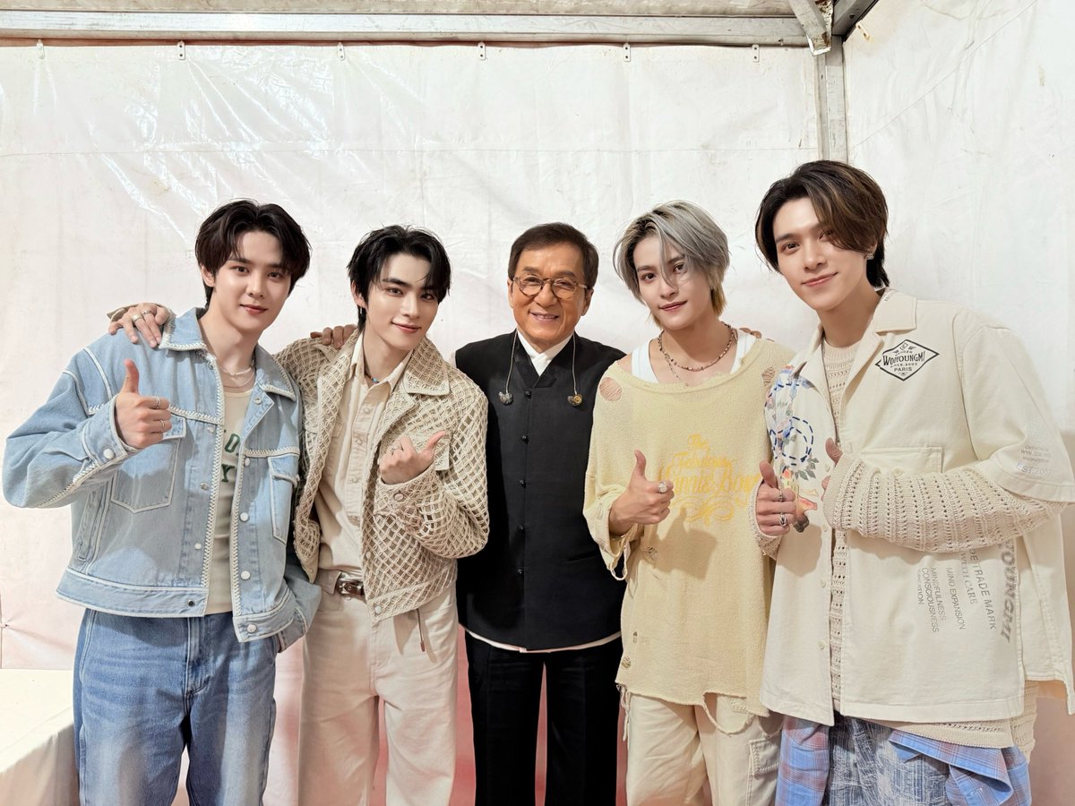 很荣幸能见到您🐲🤍

#WayV #威神V  
#BELOONGMUSICFESTIVAL 
#龙乐无界超级城市音乐节