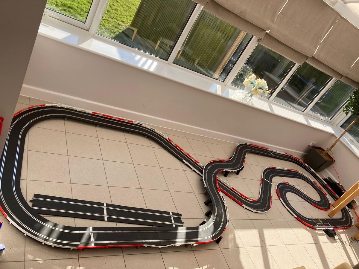 Sun’s out, track’s out! ☀️

Steve’s got the right idea with this brilliant Scalextric layout set up in his sunny conservatory 👌