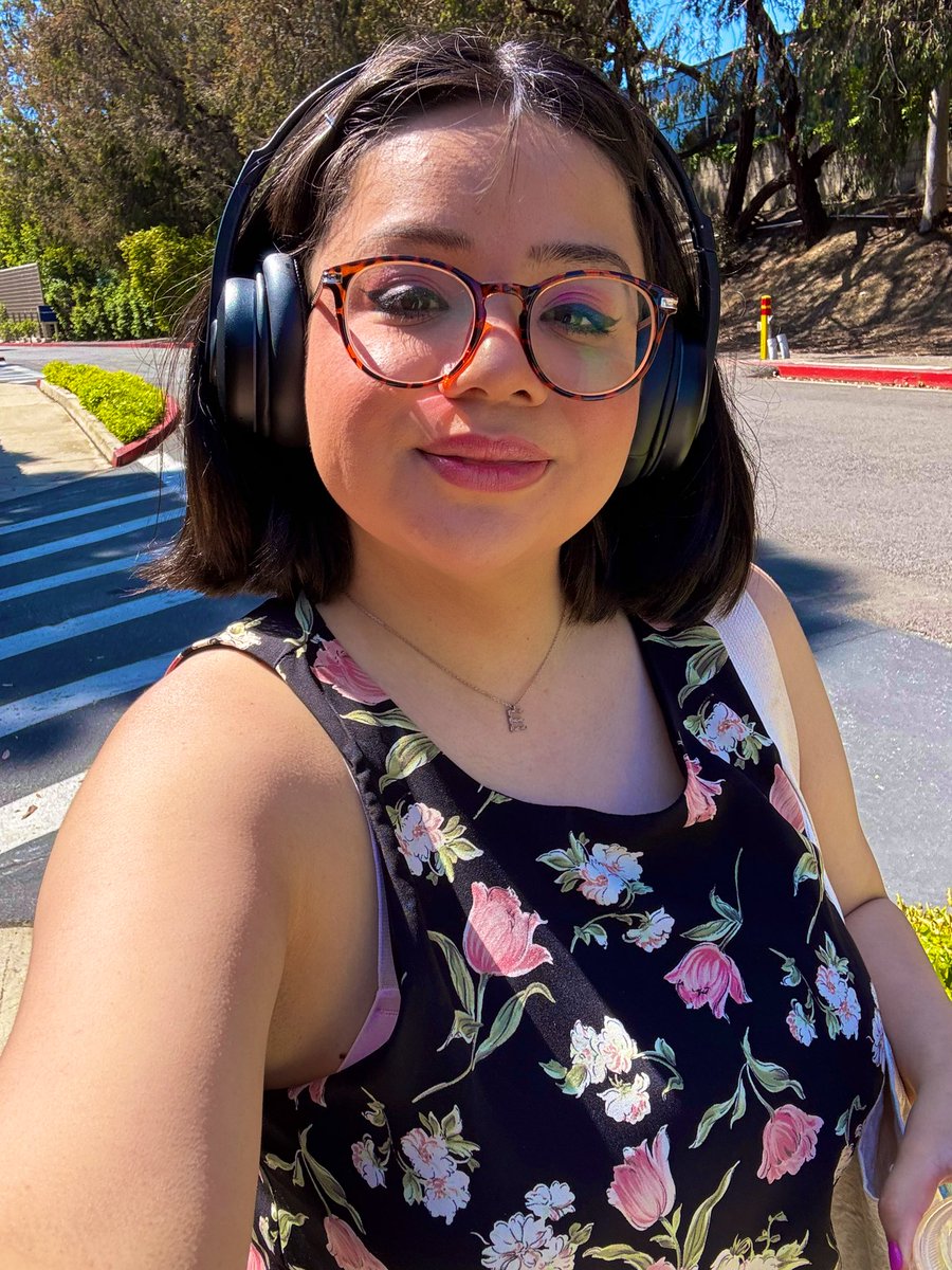 peachy_lagoon's tweet photo. Goals for this year: are to be and do my best in all my pursuits and spread that energy to others 📸❤️ https://t.co/GCE6tzcWNX